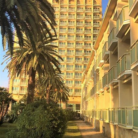 Amza Park Hotel Gagra Buitenkant foto