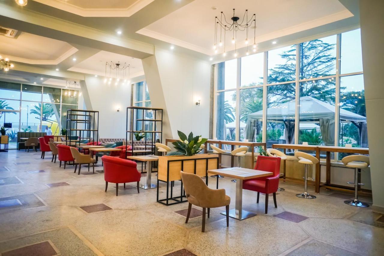 Amza Park Hotel Gagra Buitenkant foto