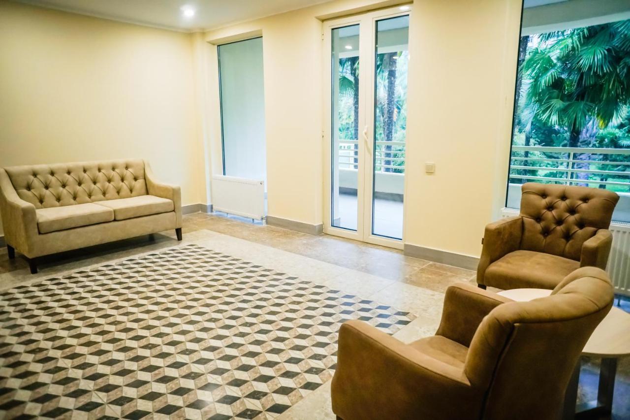 Amza Park Hotel Gagra Buitenkant foto