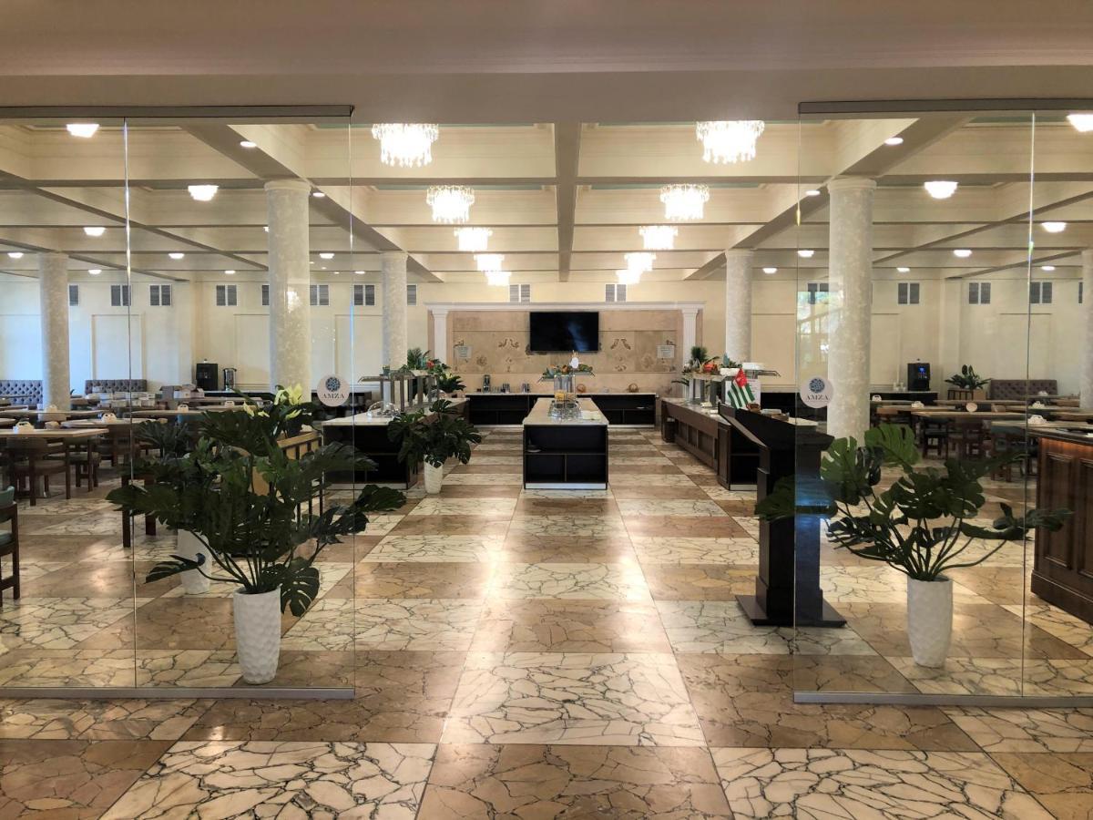 Amza Park Hotel Gagra Buitenkant foto