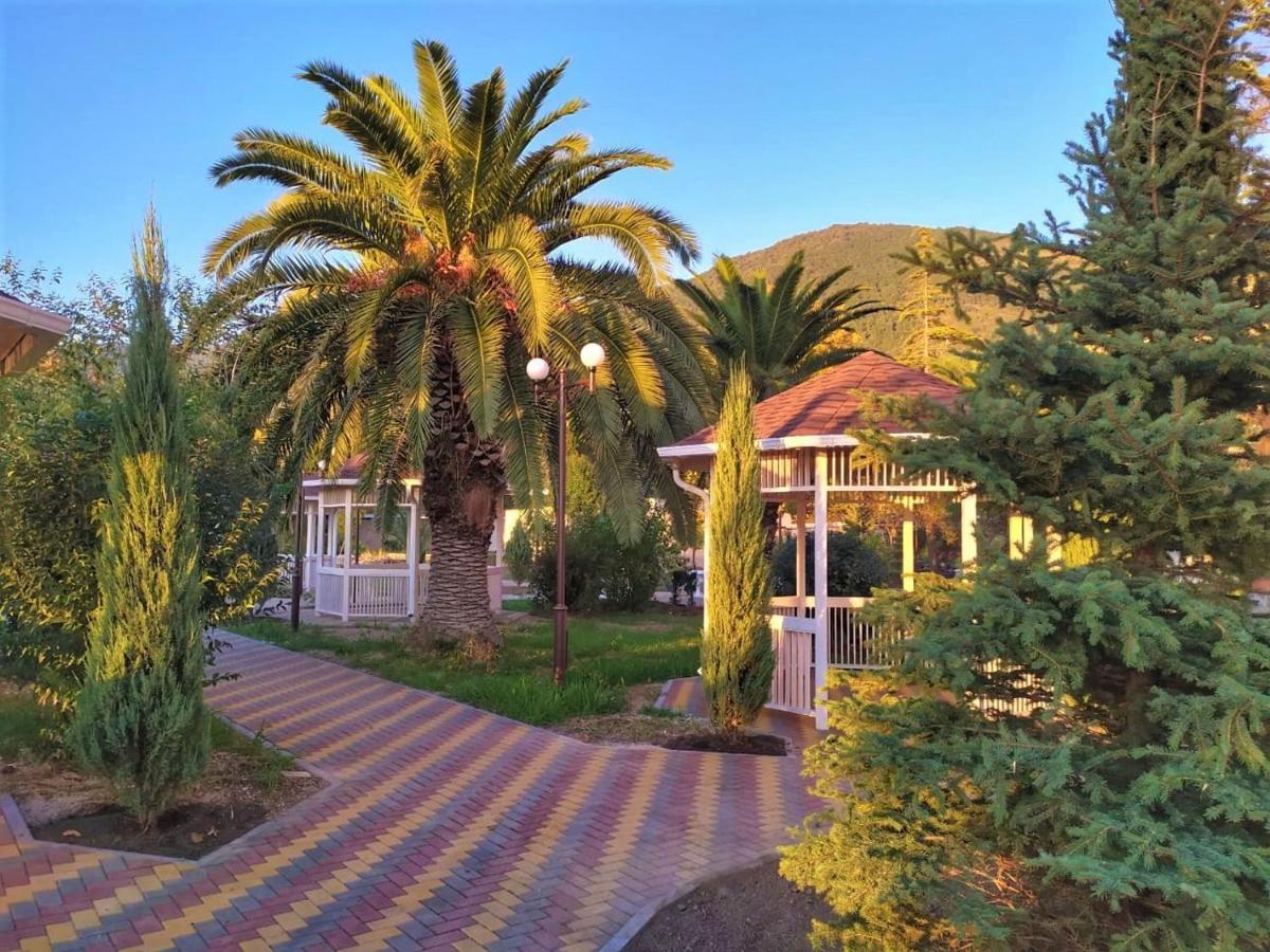 Amza Park Hotel Gagra Buitenkant foto