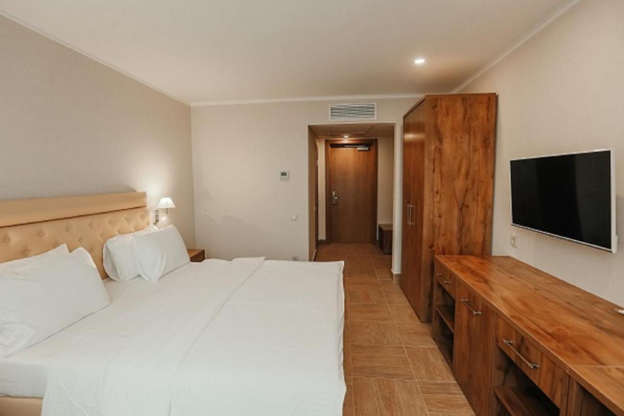 Amza Park Hotel Gagra Buitenkant foto
