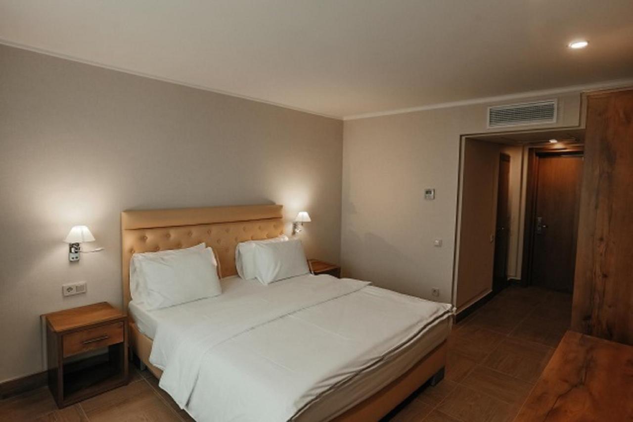 Amza Park Hotel Gagra Buitenkant foto