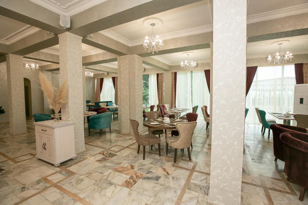 Amza Park Hotel Gagra Buitenkant foto