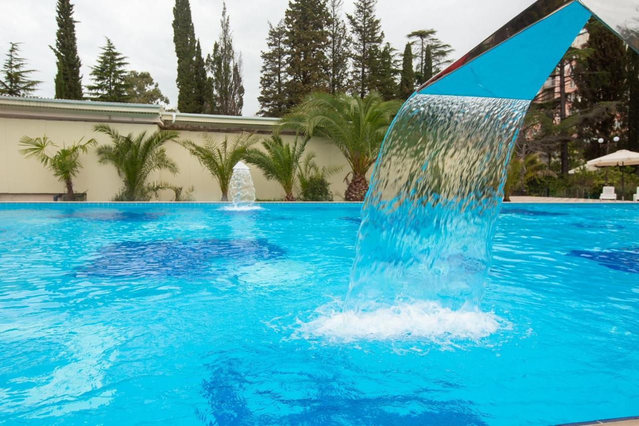 Amza Park Hotel Gagra Buitenkant foto